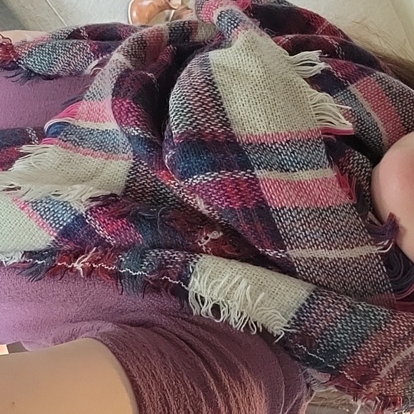 The Elyse Blanket Scarf - Picture 5 of 8